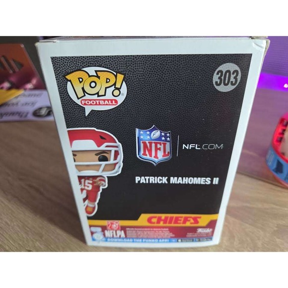 Funko Pop Football Patrick Mahomes II Kansas City Chiefs Limited Edition 303 - Picture 2 of 2